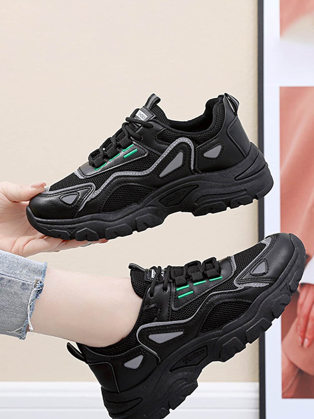 

LULU & SKY Women Round Toe Trainers Sneakers, Black