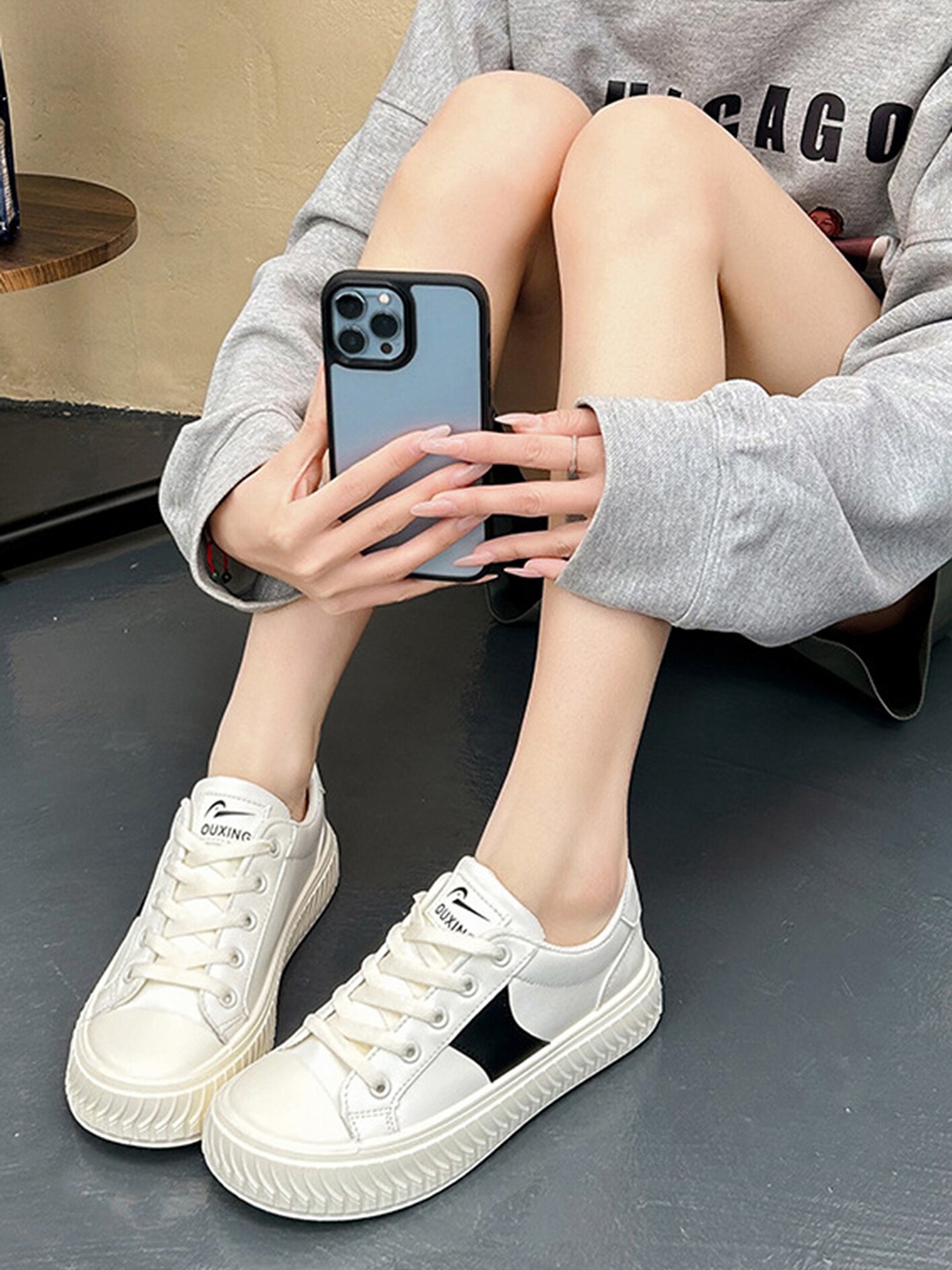 

LULU & SKY Women Lace Up Trainers, Beige