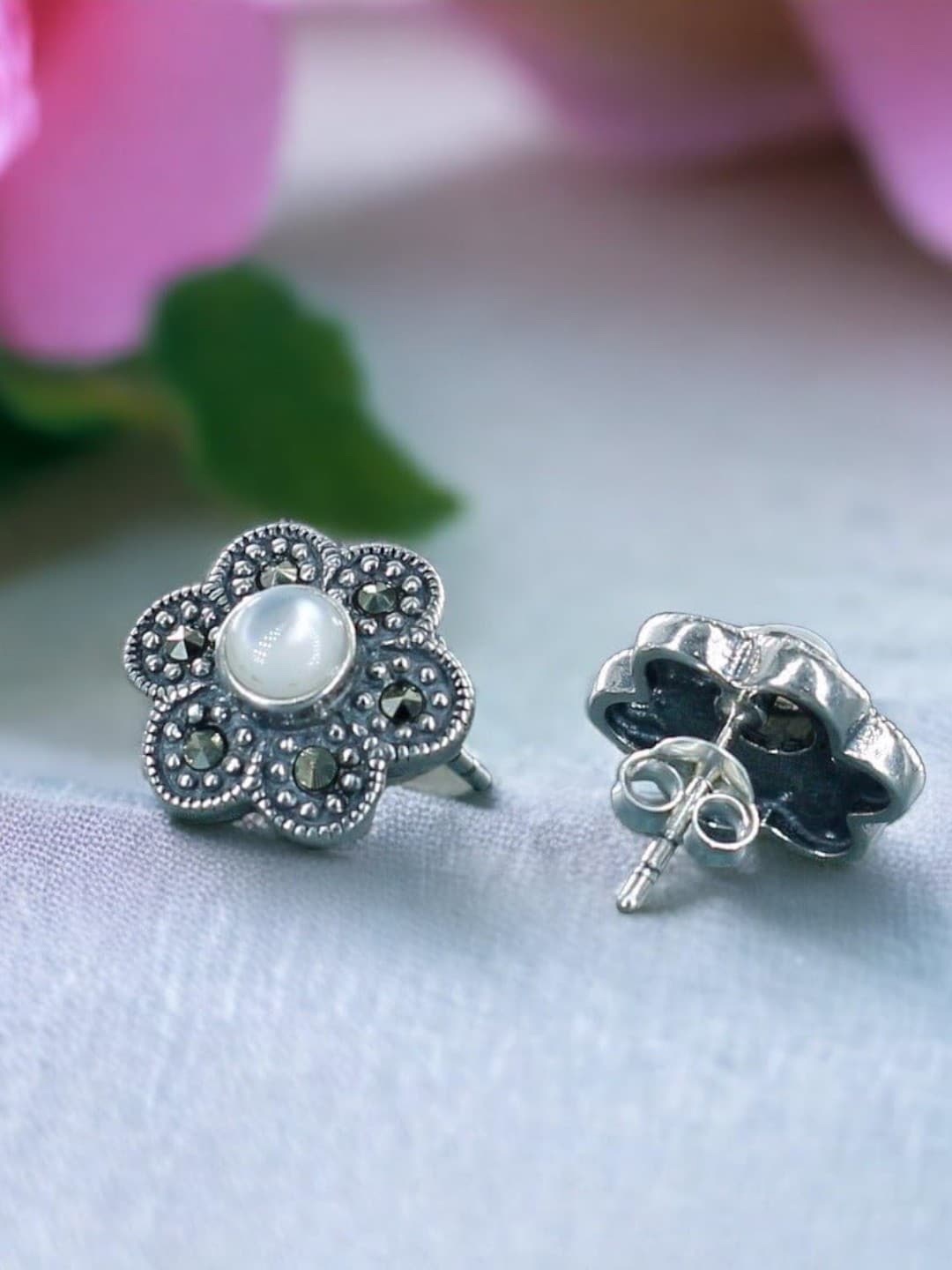 

Taraash Stone-Studded 925 Sterling Silver Floral Studs Earrings