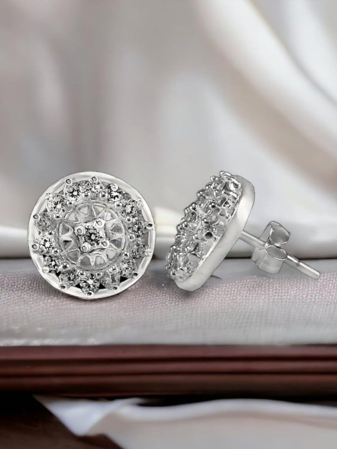 

Taraash 925 Sterling Silver Circular Studs