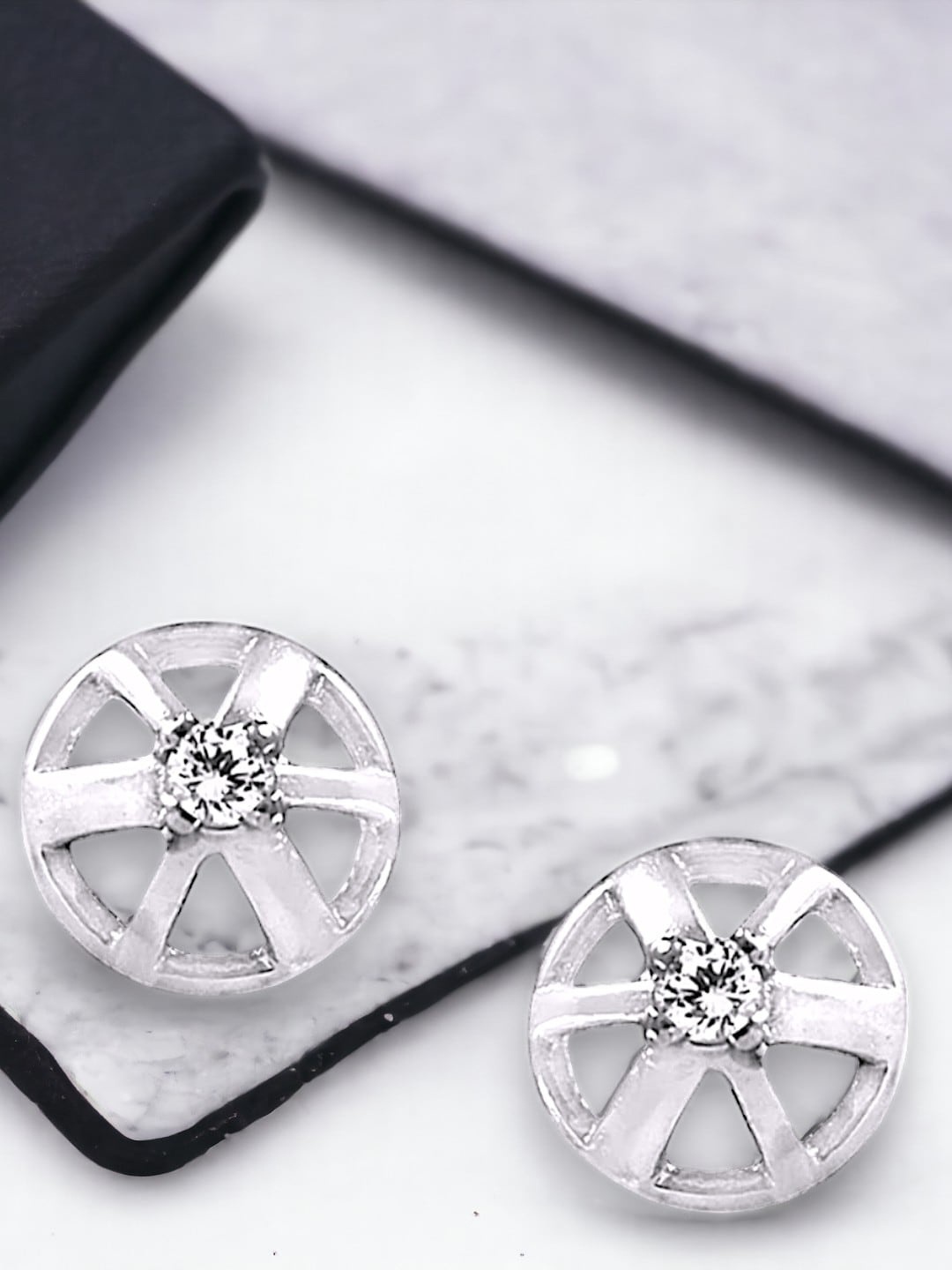 

Taraash 925 Sterling Silver Cubic Zirconia Circular Studs Earrings
