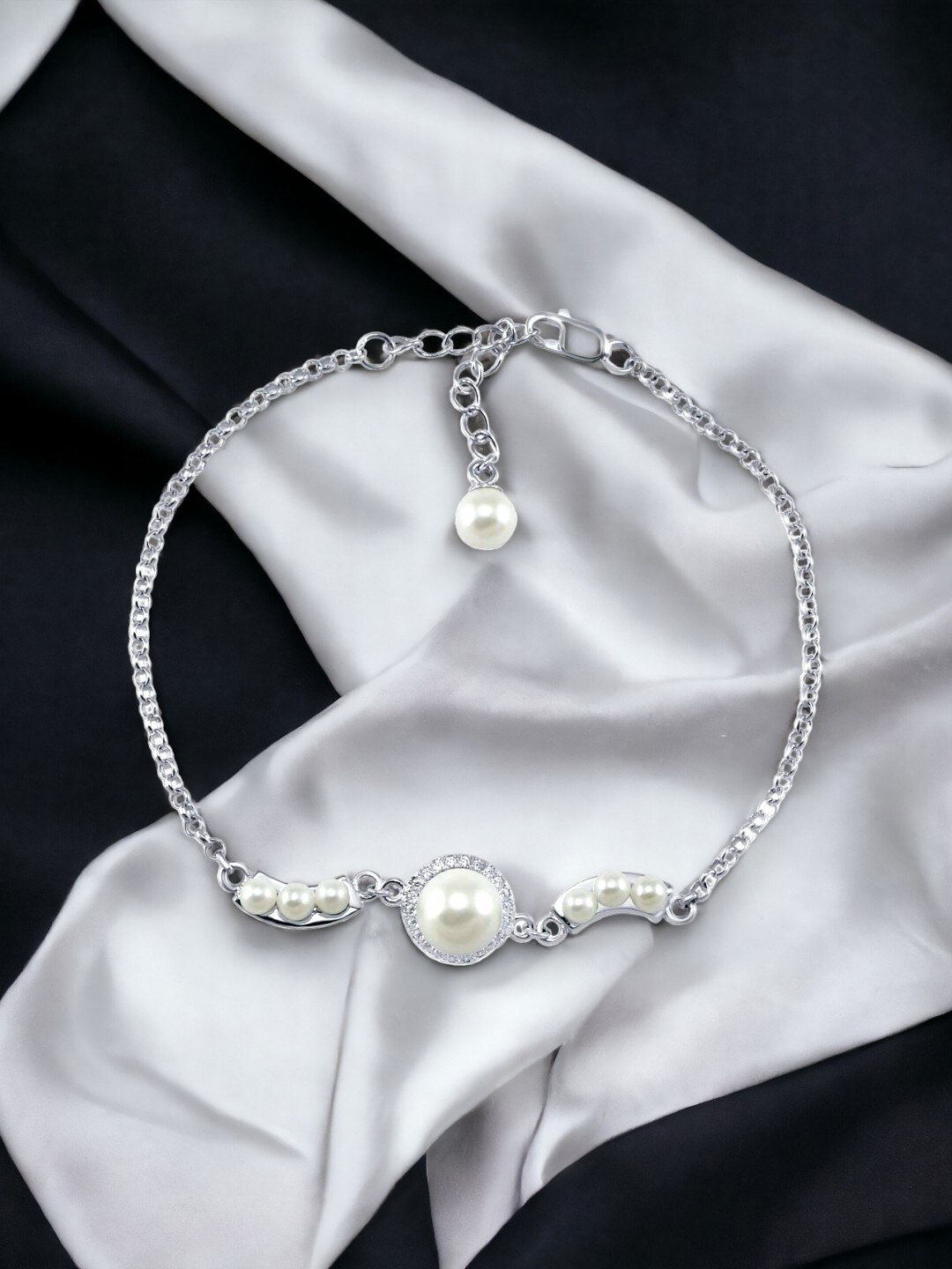 

Taraash 925 Sterling Silver Artificial Beads Link Bracelet
