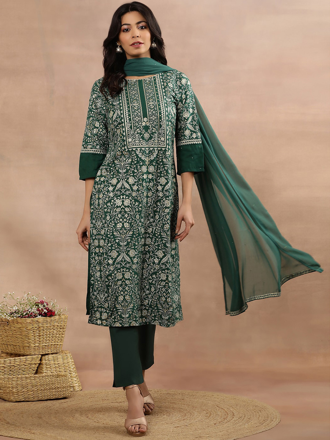 

W Women Ethnic Motifs Printed Sequinned Straight Kurta & Trousers With Dupatta, Green