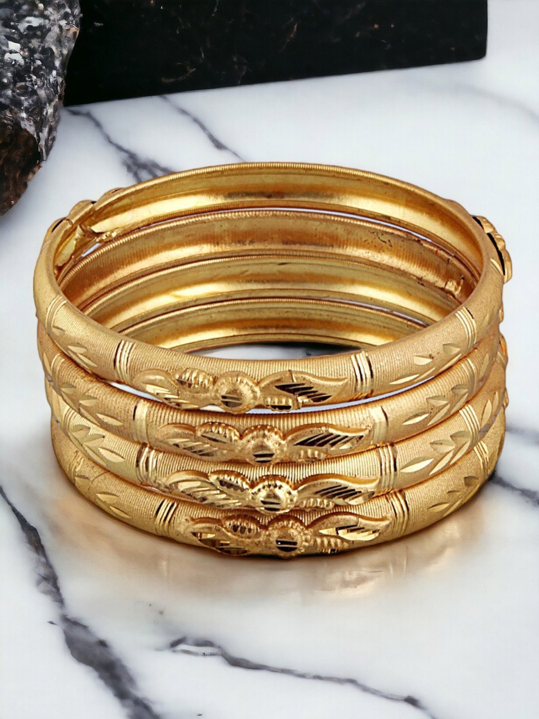 

LUCKY JEWELLERY Set Of 4 Gold Plated Floral Design Bangles