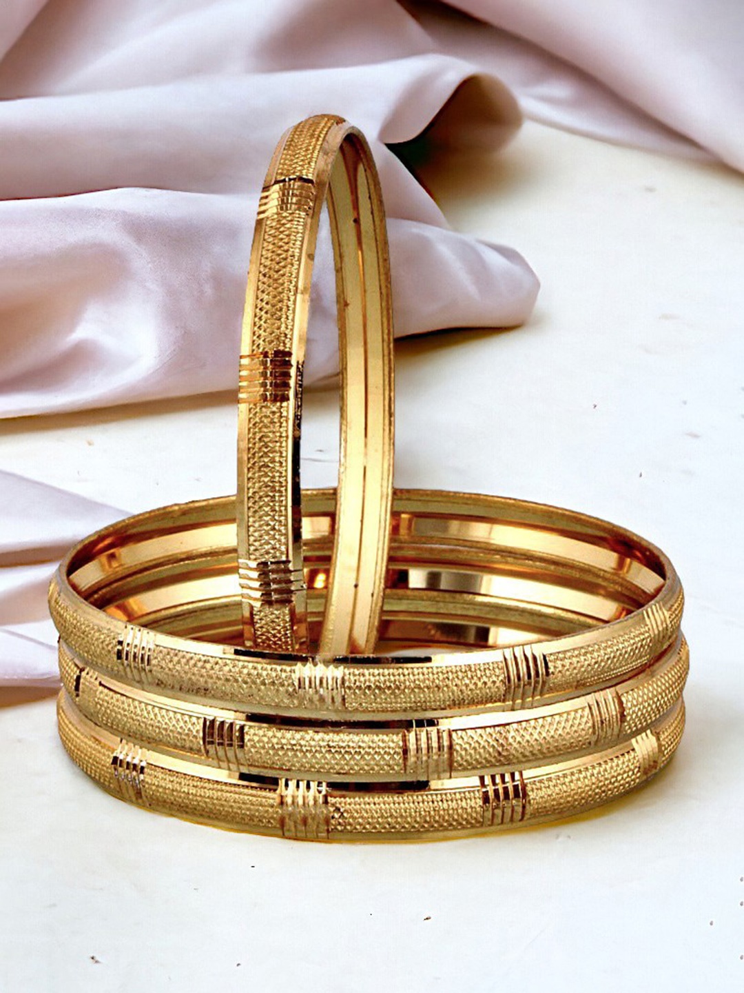 

LUCKY JEWELLERY Set Of 4 Gold-Plated Bangles
