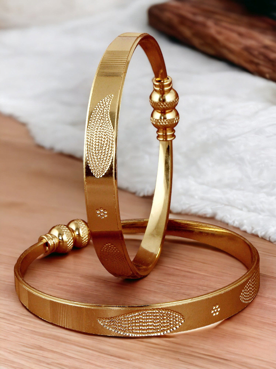 

LUCKY JEWELLERY Set Of 2 Gold-Plated Bangles
