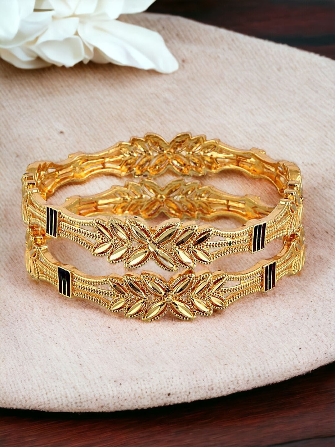 

LUCKY JEWELLERY Set Of 2 Gold-Plated Bangles