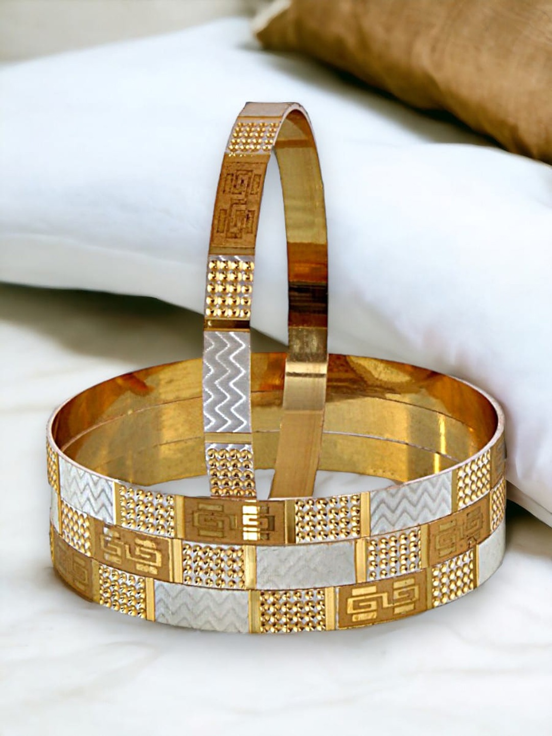 

LUCKY JEWELLERY Set Of 4 Gold-Plated Bangles