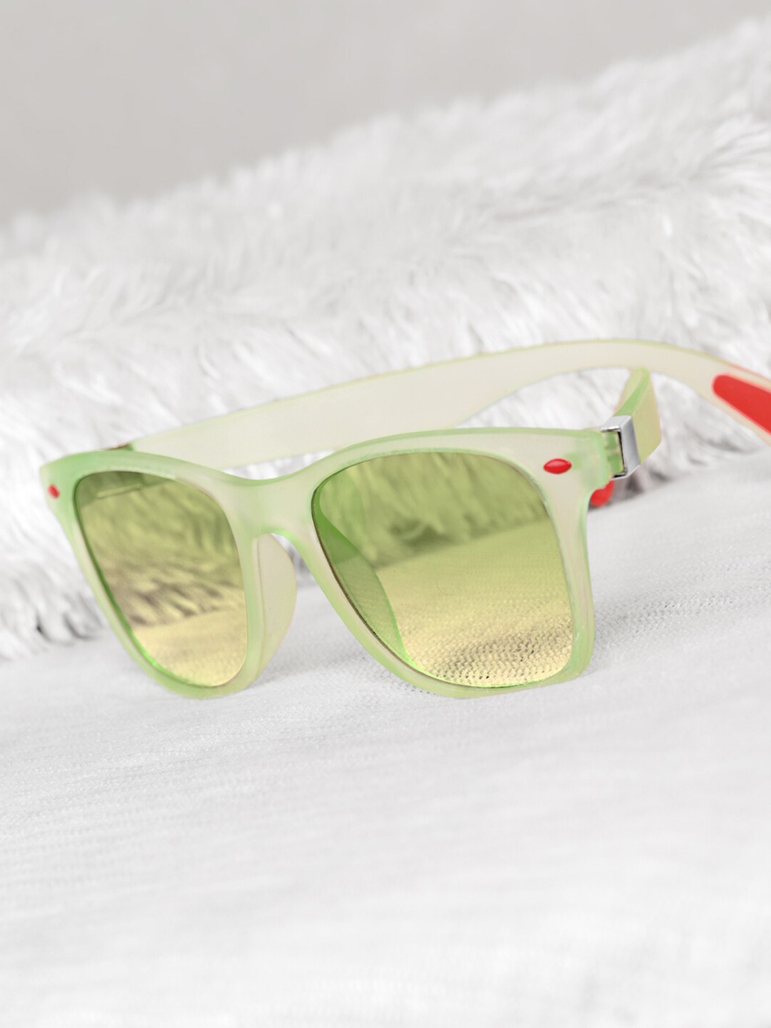 

Mast & Harbour Men Green Wayfarer Sunglasses with UV Protected Lens M&HSG