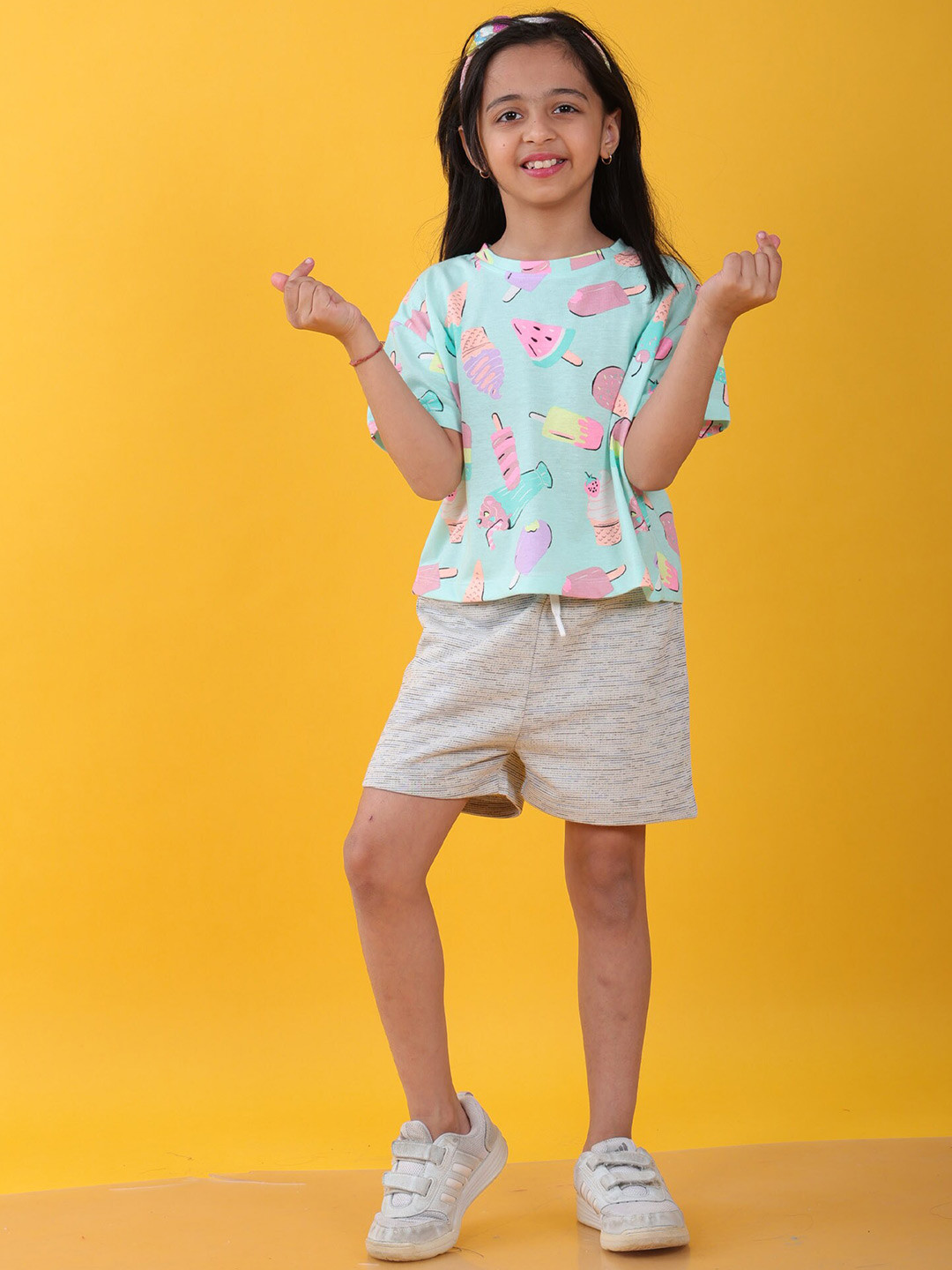 

Anthrilo Girls Printed T-shirt With Shorts, Blue