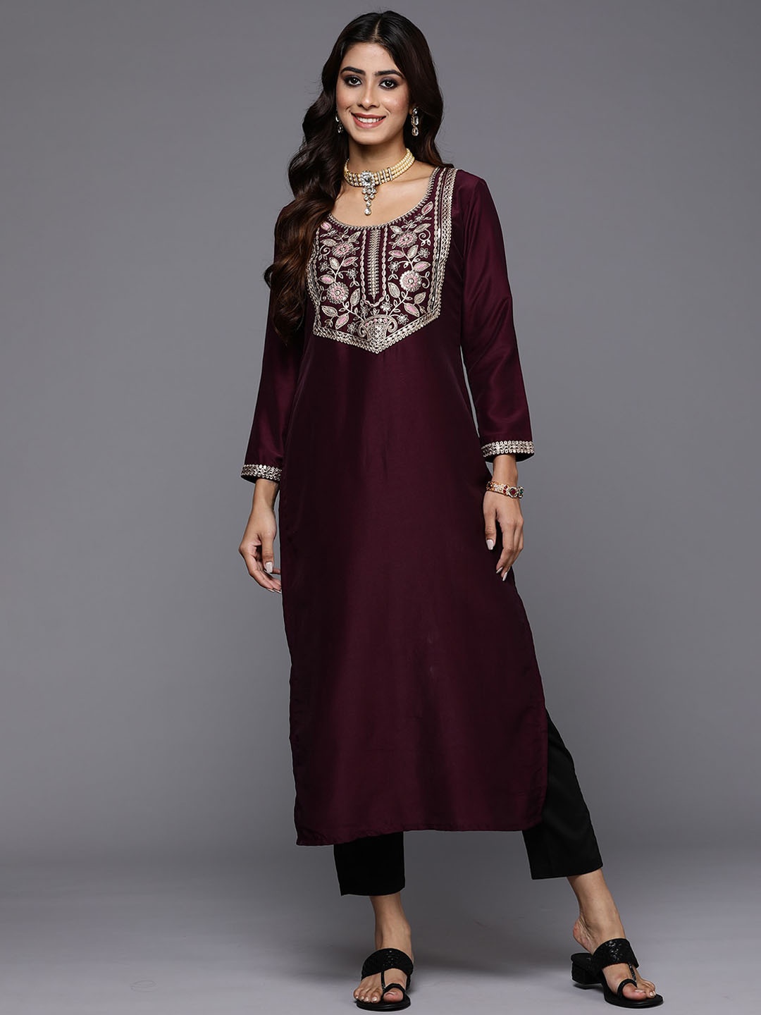 

Anouk Burgundy Ethnic Motifs Yoke Design Thread Work Straight Kurta