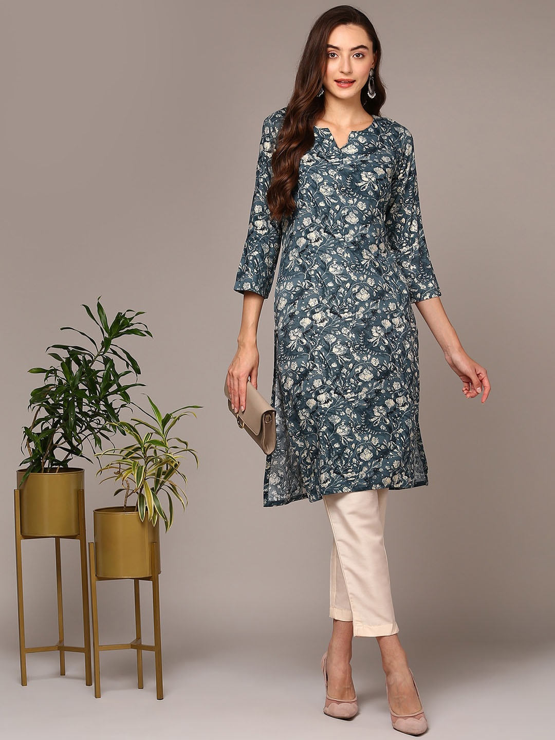

AHIKA Floral Printed Notched Neck Straight Kurta, Blue