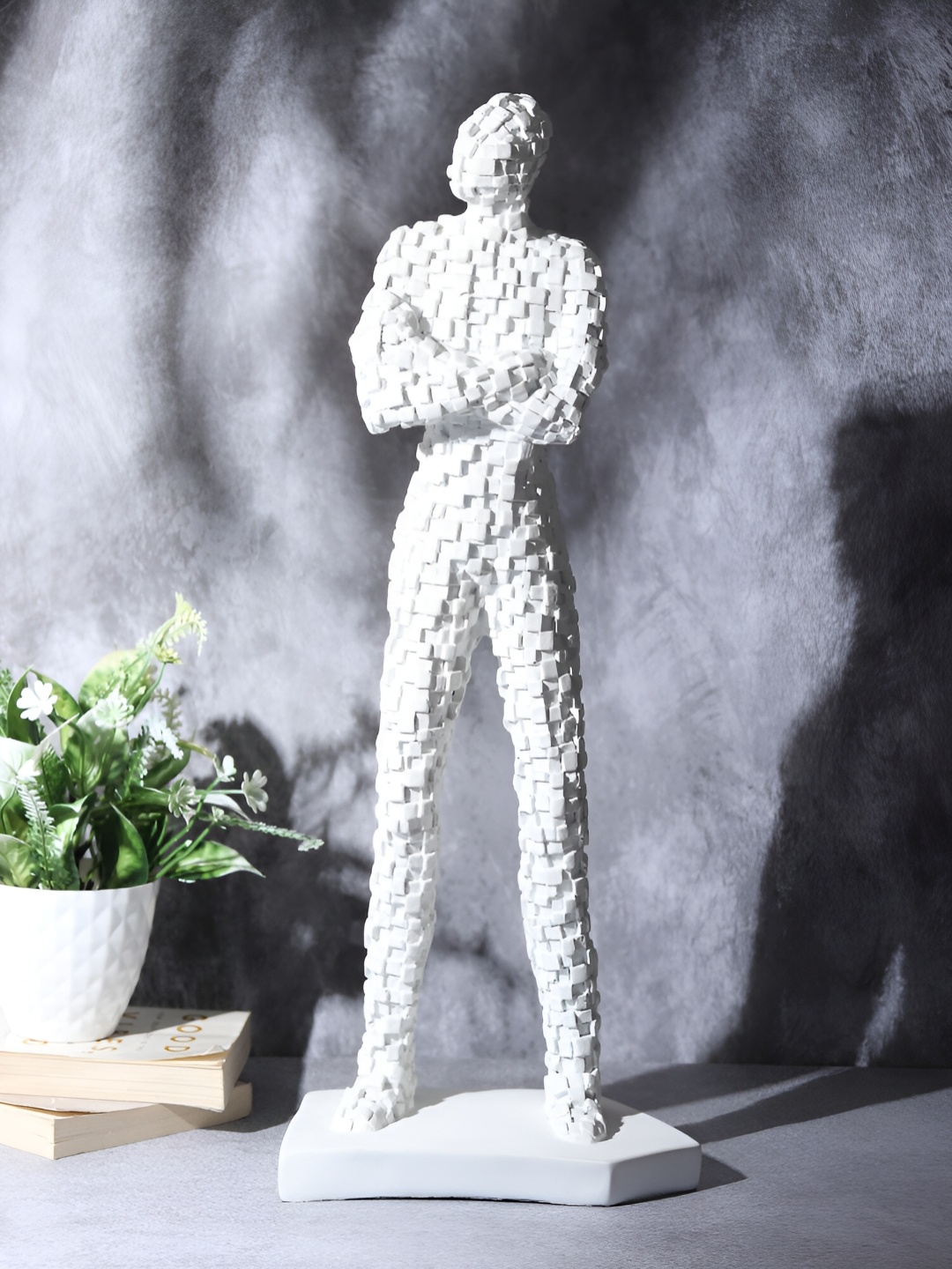 

Decor de Maison White Proud Thinker Showpiece