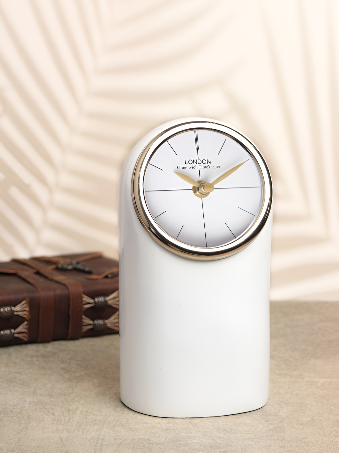 

Decor de Maison White Metal Oval Vintage Table Clock