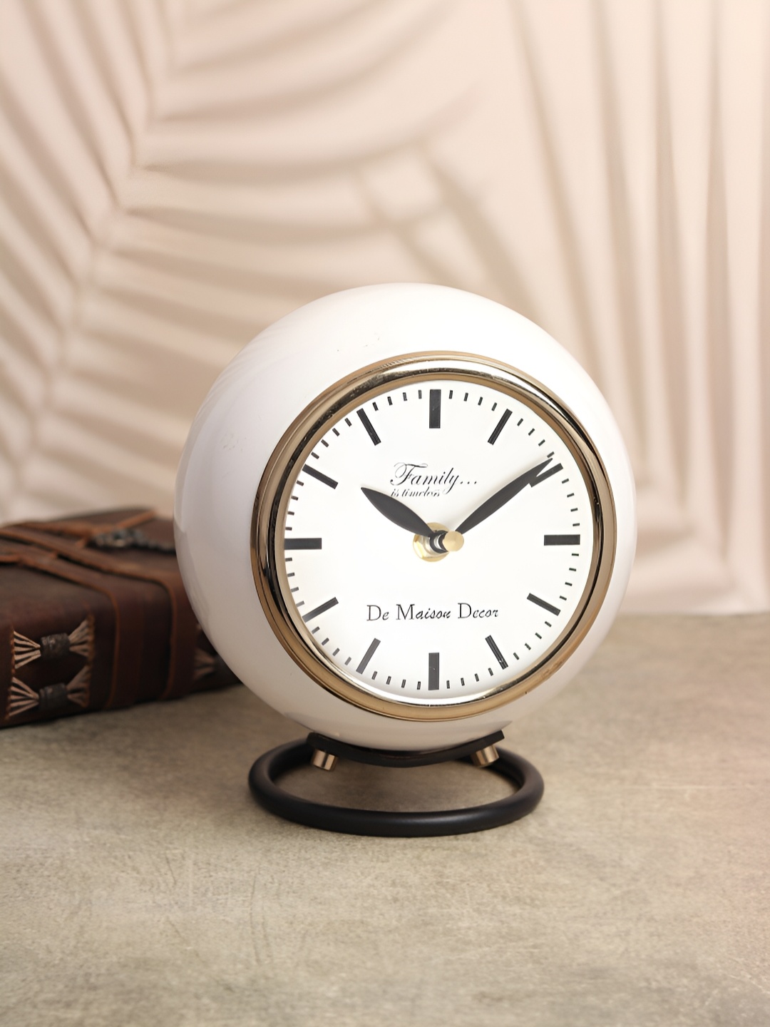 

Decor de Maison White & Black Metal Square Vintage Table Clock