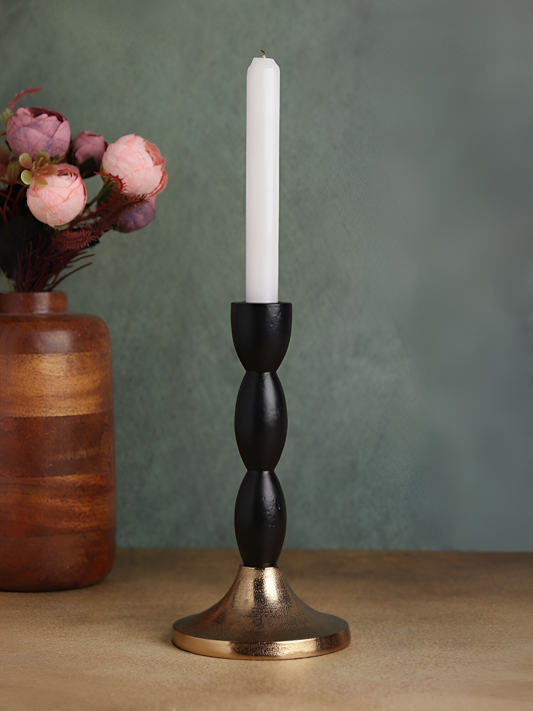 

Decor de Maison Black Metal Candle Holder