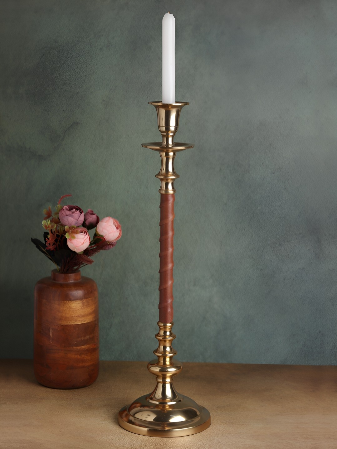

Decor de Maison Gold-Toned Metal Candle Holder