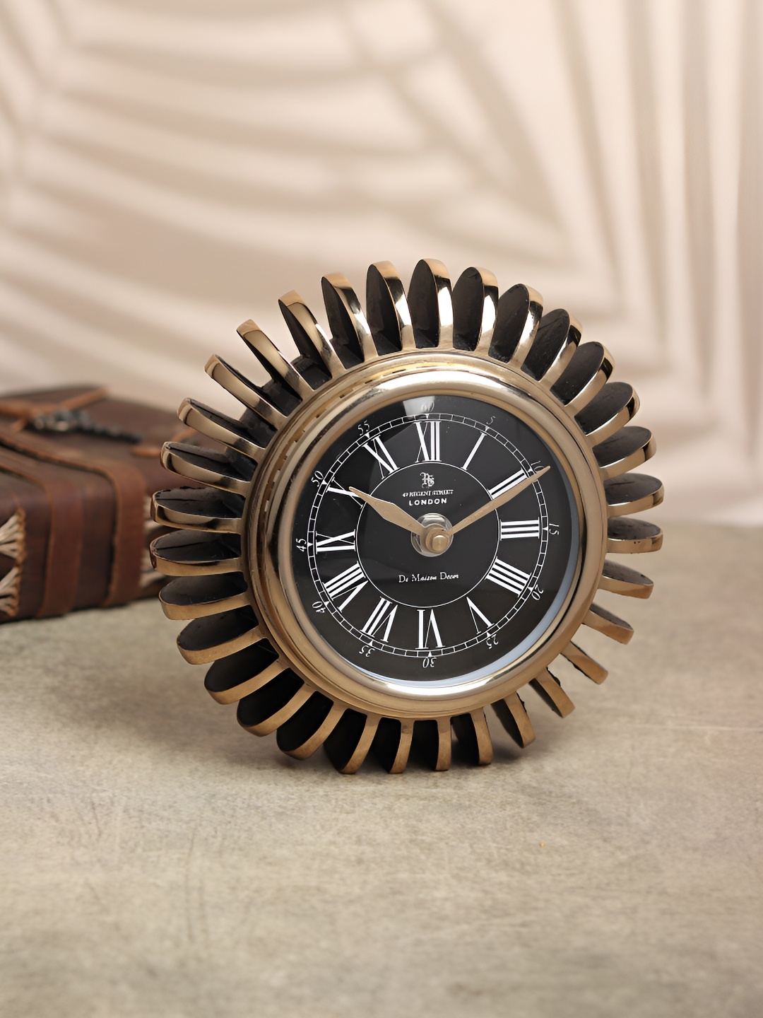 

Decor de Maison Gold-Toned & Black Metal Round Contemporary Table Clock