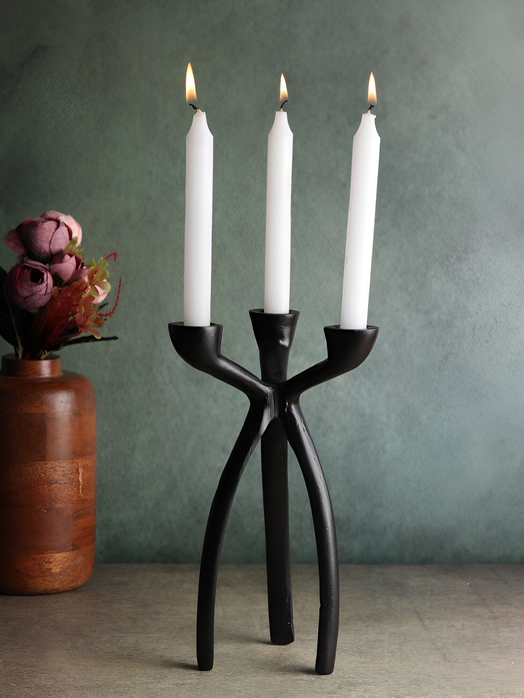 

Decor de Maison Black Metal Candle Holder