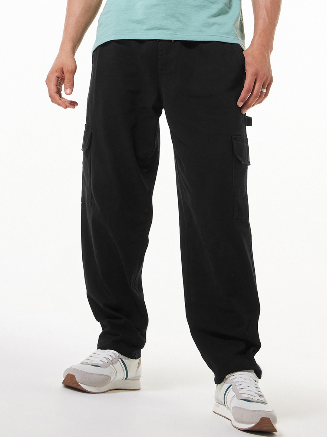 

Bewakoof Men Cargo Carpenter Pants, Black