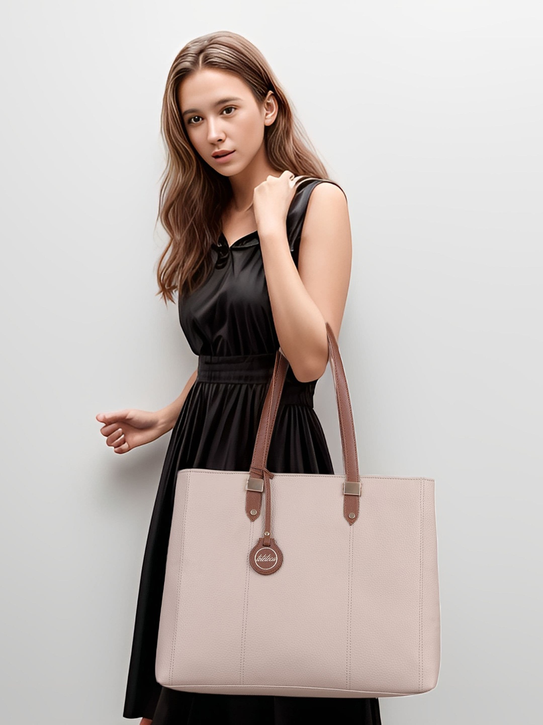 

Toteteca PU Structured Tote Bag With Tasselled, White