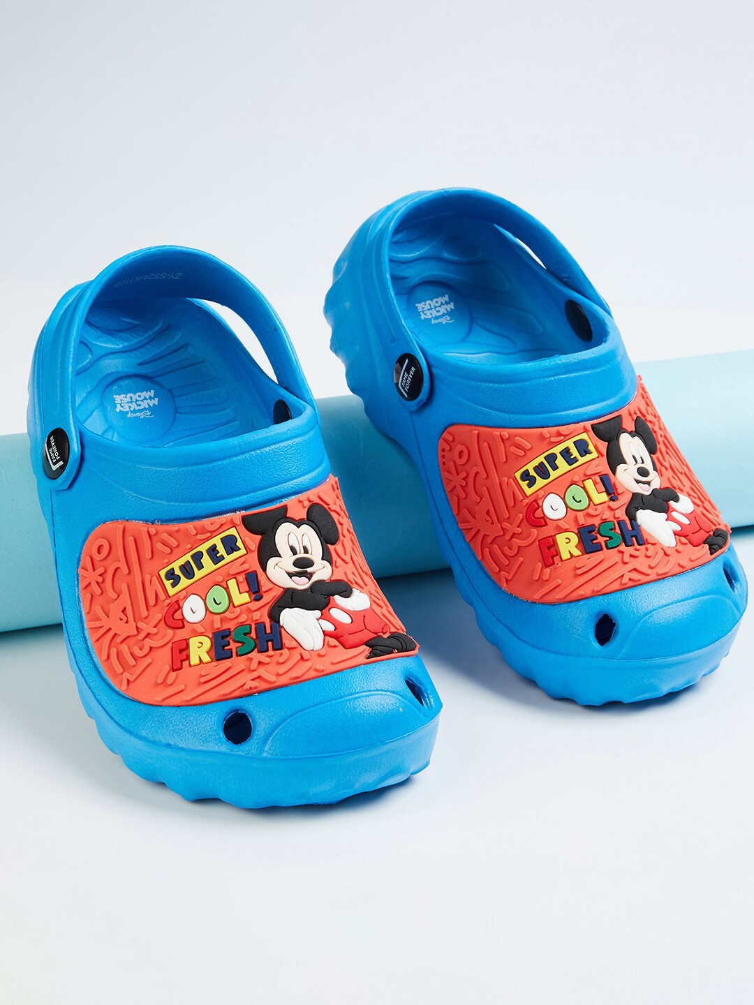 

Fame Forever by Lifestyle Boys Mickey Mouse Printed Rubber Clogs, Blue