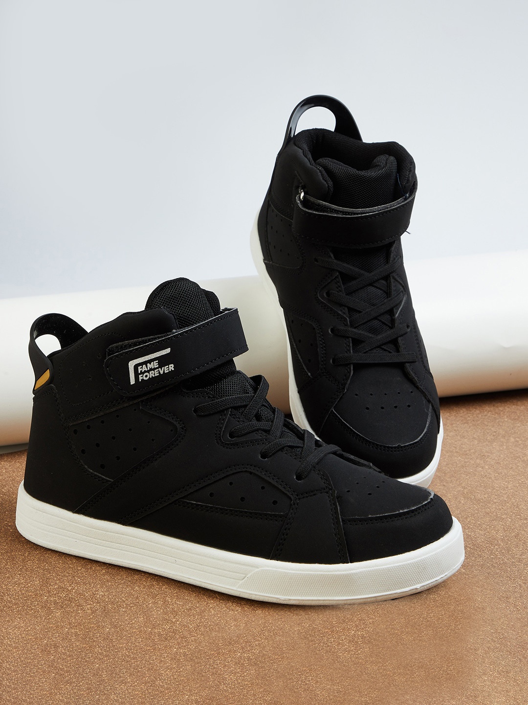 

Fame Forever by Lifestyle Boys Round Toe Sneakers, Black