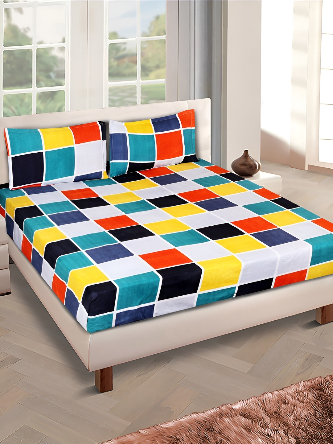

ROMEE Blue & White Geometric 144 TC Queen Bedsheet with 2 Pillow Covers