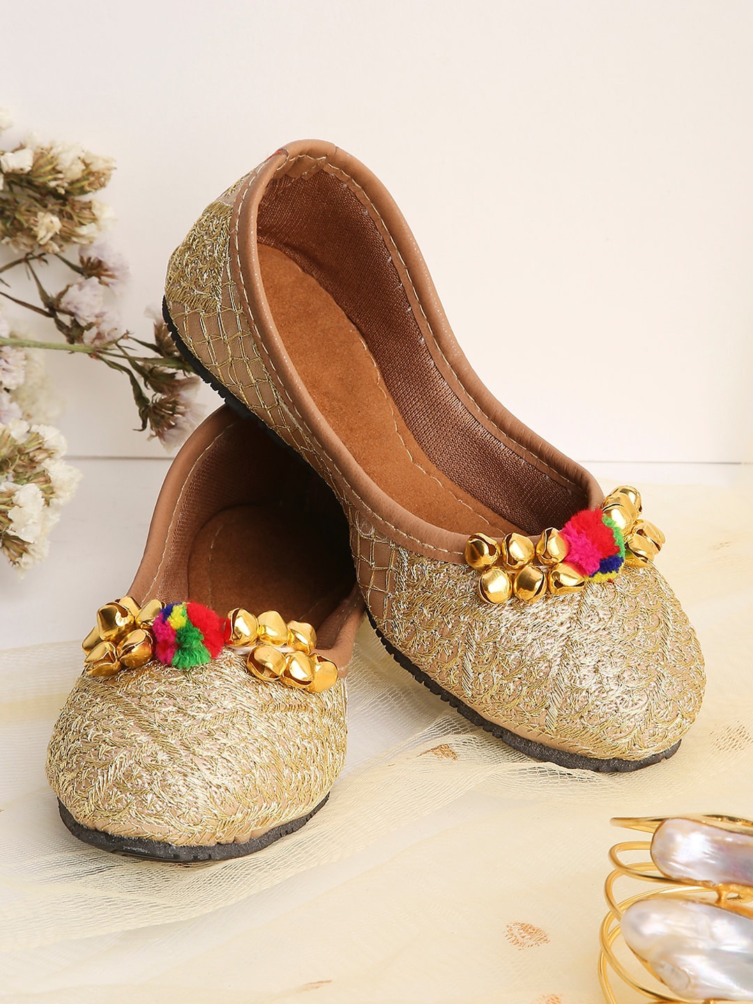 

KID1 Girls Embellished Round Toe Rubber Mojaris, Gold
