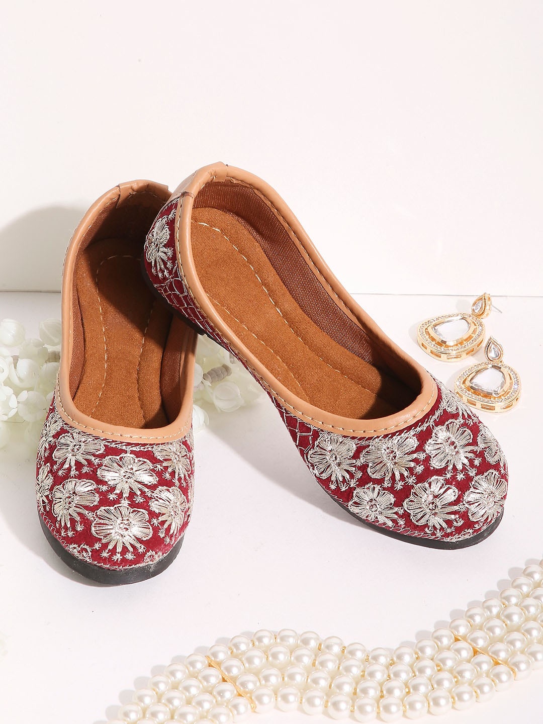 

KID1 Girls Embellished Round Toe Rubber Ballerinas, Red