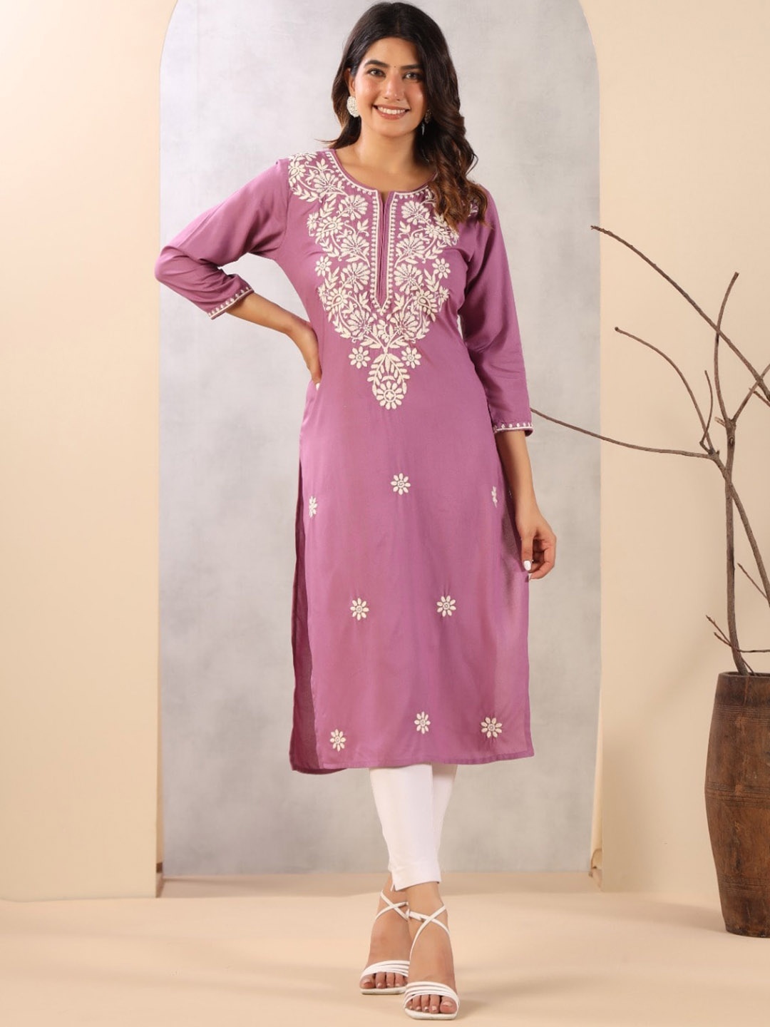 

INDYES Floral Embroidered Three-Quarter Sleeves Straight Kurta, Purple