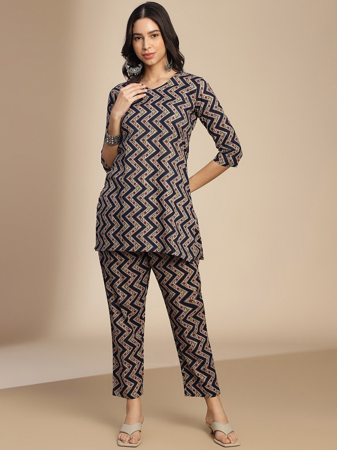 

HRITIKA Geometric Print V-Neck Co-Ords, Navy blue