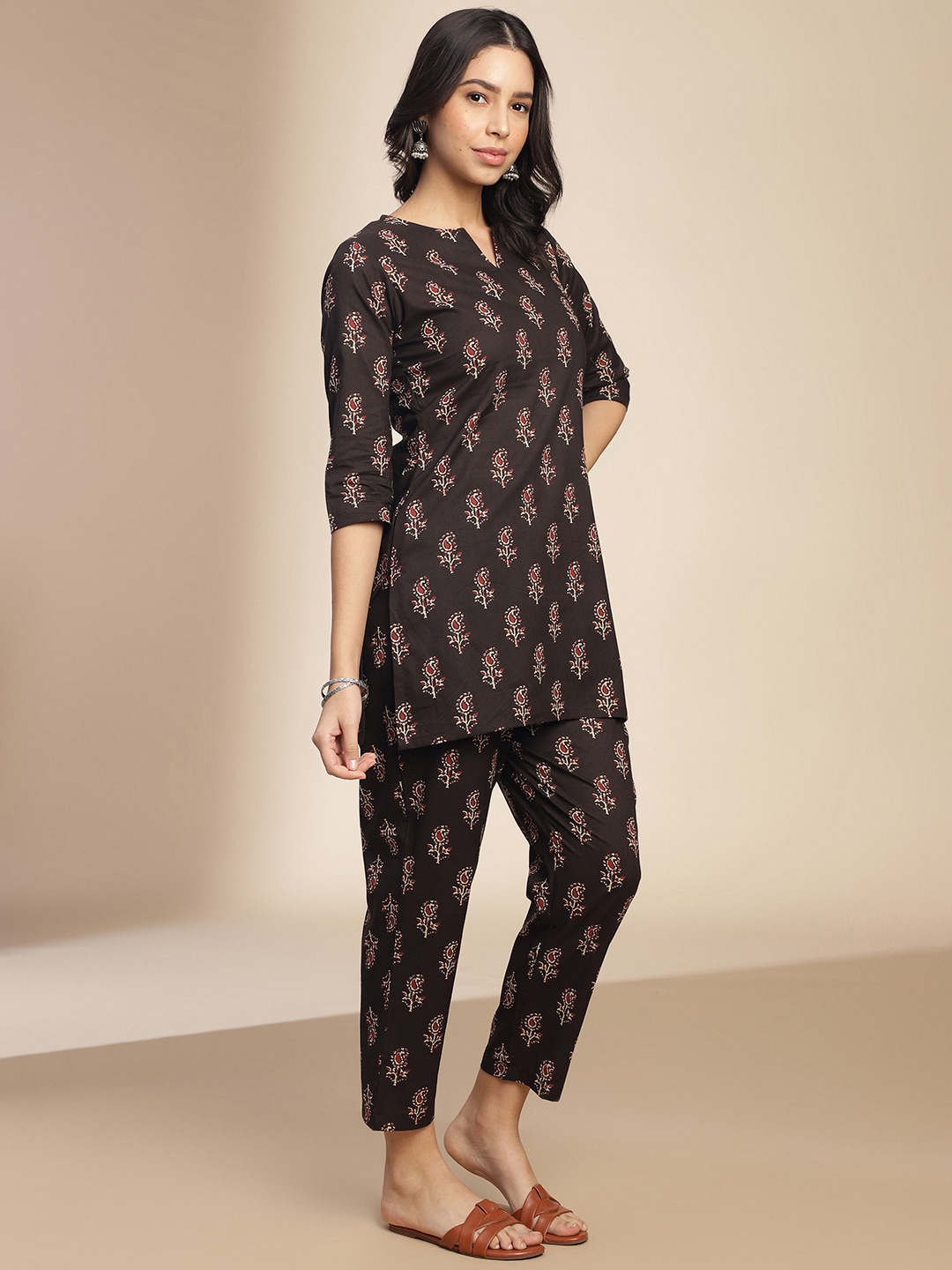 

HRITIKA Ethnic Motifs Printed V-Neck Tunic & Trousers, Brown