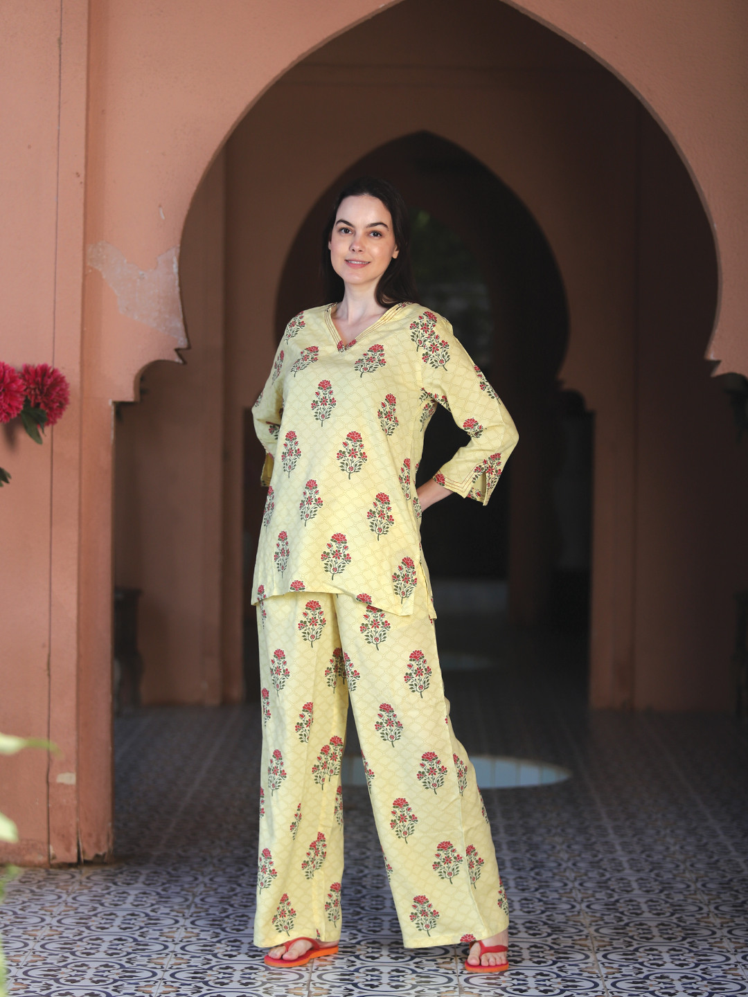 

MAYSIXTY Printed V-Neck Tunic With Trousers, Yellow