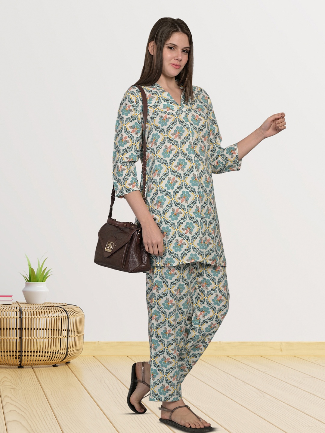 

MAYSIXTY Printed Mandarin Collar Tunic With Trousers, White