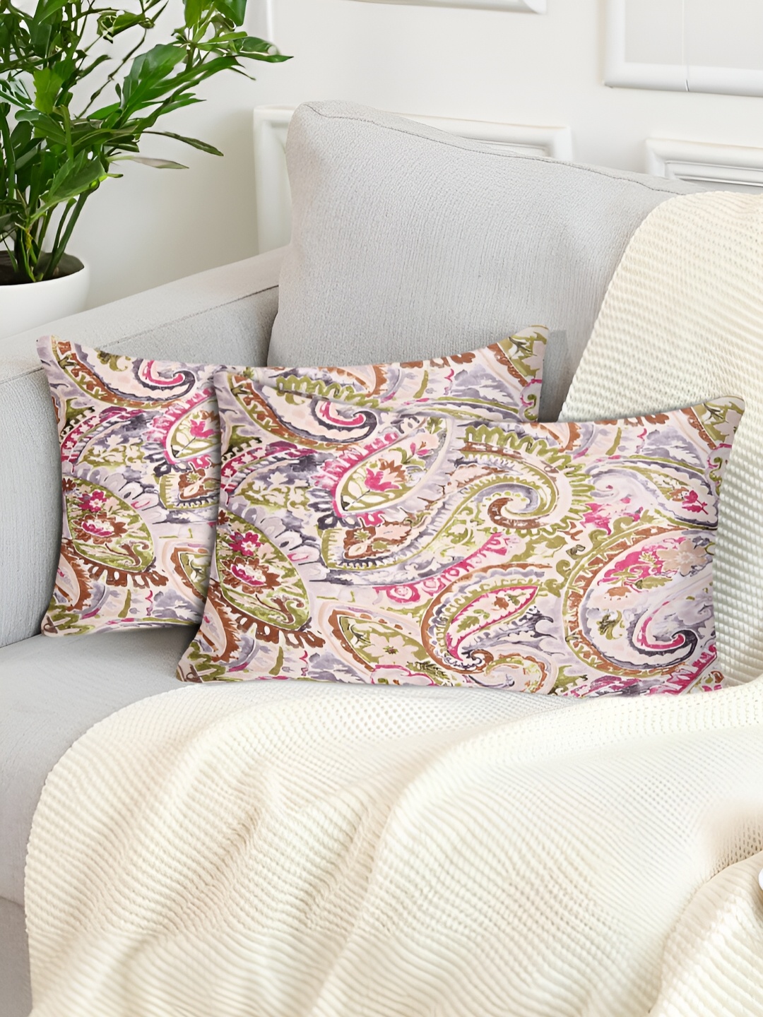 

Tesmare Beige 2 Pcs Ethnic Motifs Velvet Rectangle Cushion Covers