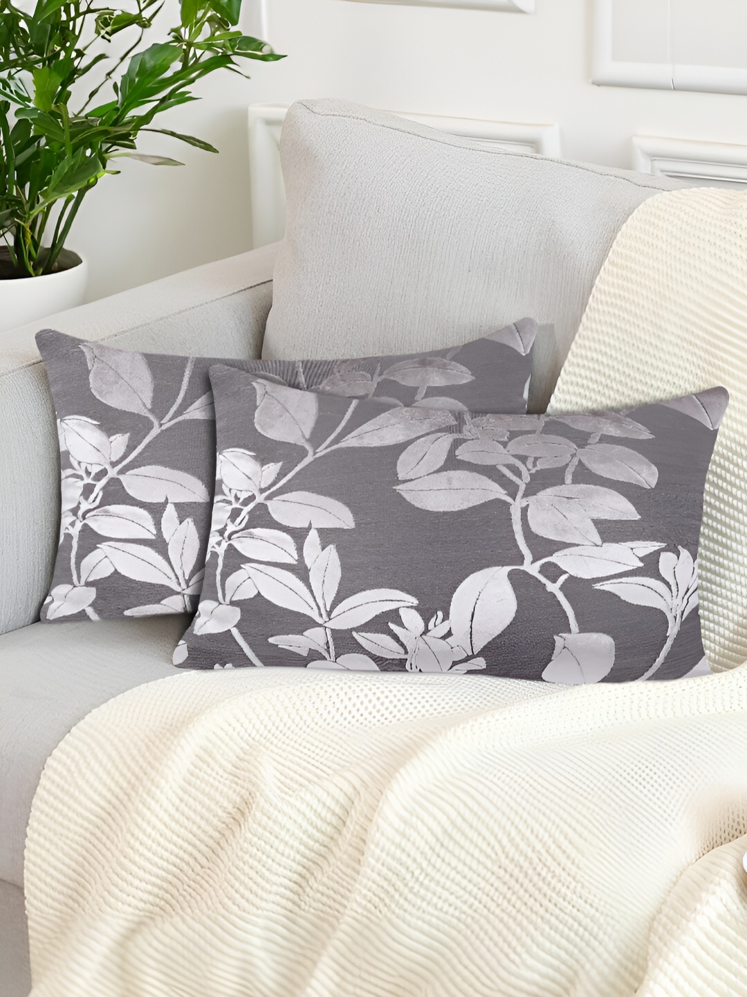 

Tesmare Grey 2 Pcs Ethnic Motifs Rectangle Cushion Covers