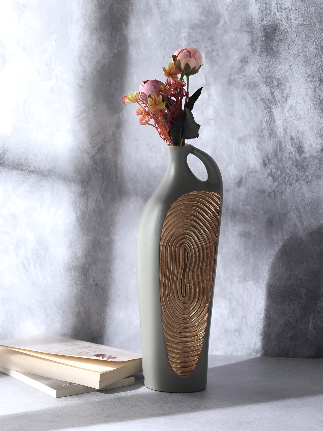 

Decor de Maison Green Alloy Textured Art Flower Vase