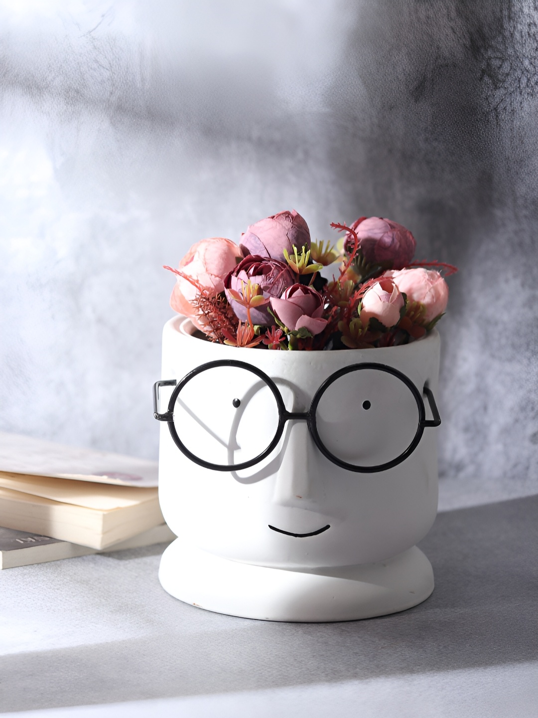 

Decor de Maison Mr.Spectacles White Planter