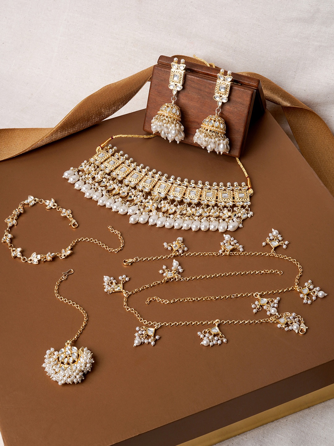 

TEEJH Mahbubnagar Gold-Plated Stones-Studded & Beaded Jewellery Set