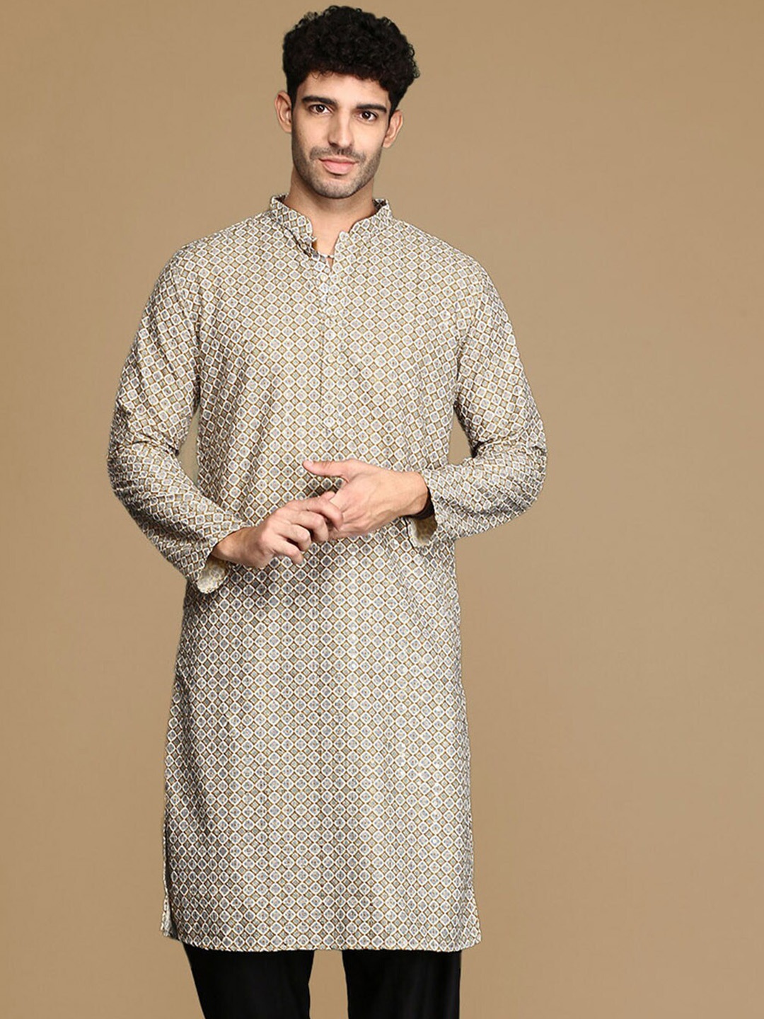 

Sanwara Ethnic Motifs Printed Sequinned Mandarin Collar Straight Kurta, Brown