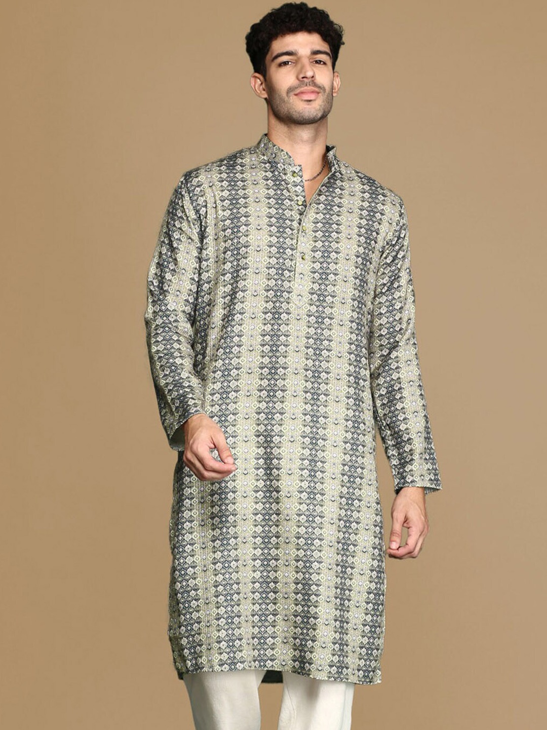 

Sanwara Ethnic Motifs Printed Sequinned Mandarin Collar Straight Kurta, Green