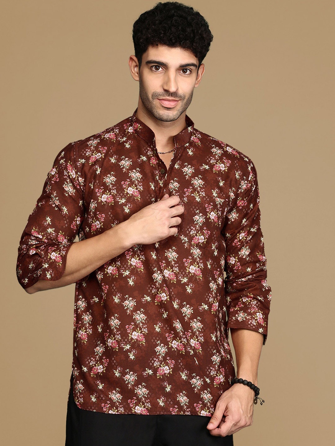 

Sanwara Floral Printed Mandarin Collar Short Kurta, Maroon