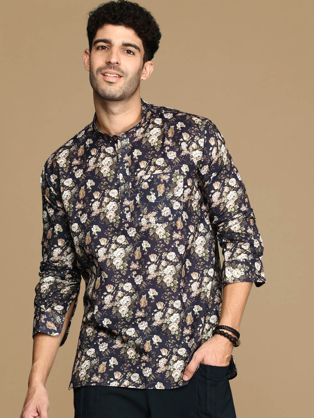 

Sanwara Floral Printed Thread Work Mandarin Collar Straight Kurta, Navy blue