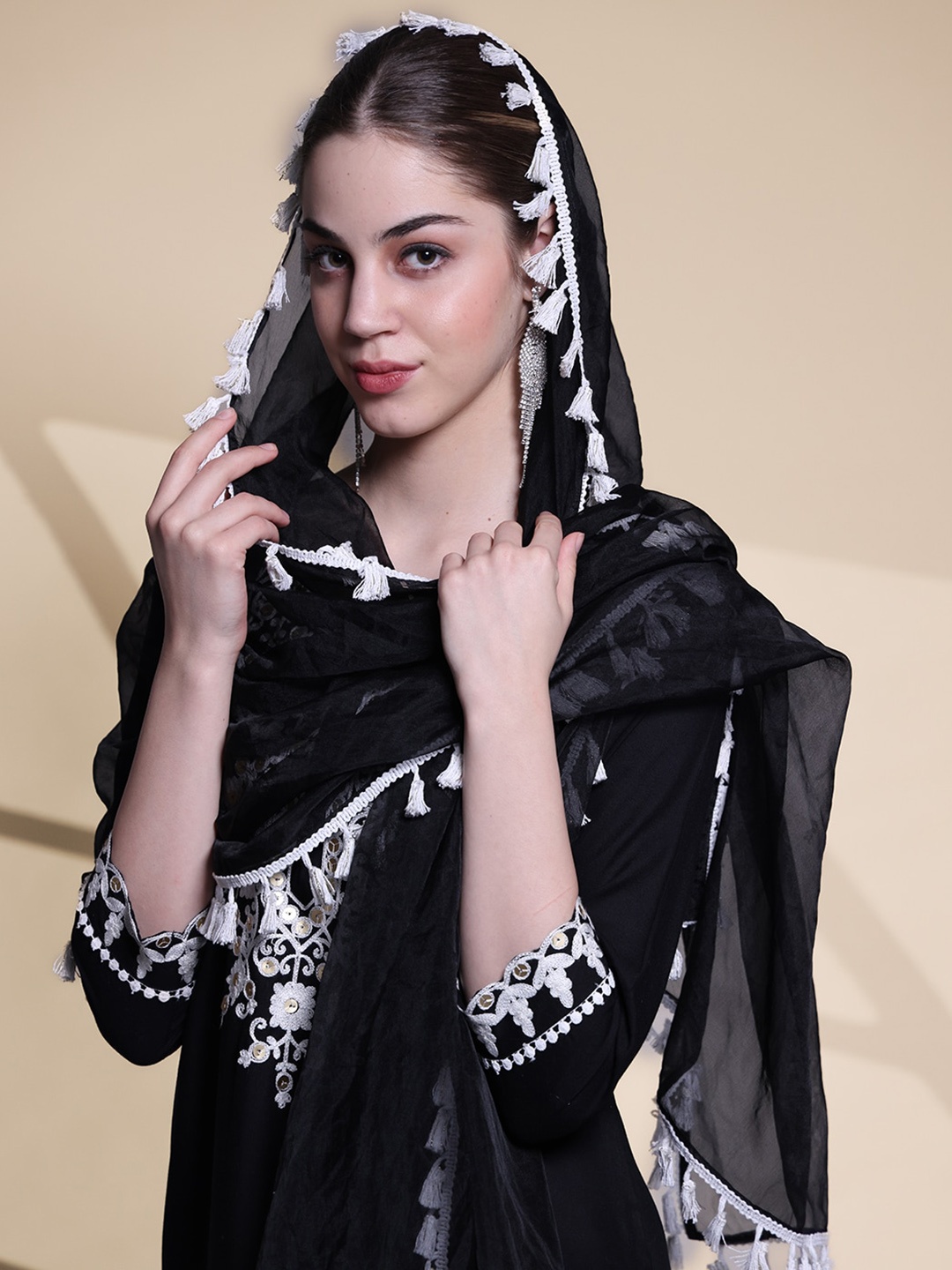 

Anouk Floral Embroidered Regular Straight Kurta With Palazzos & Dupatta, Black