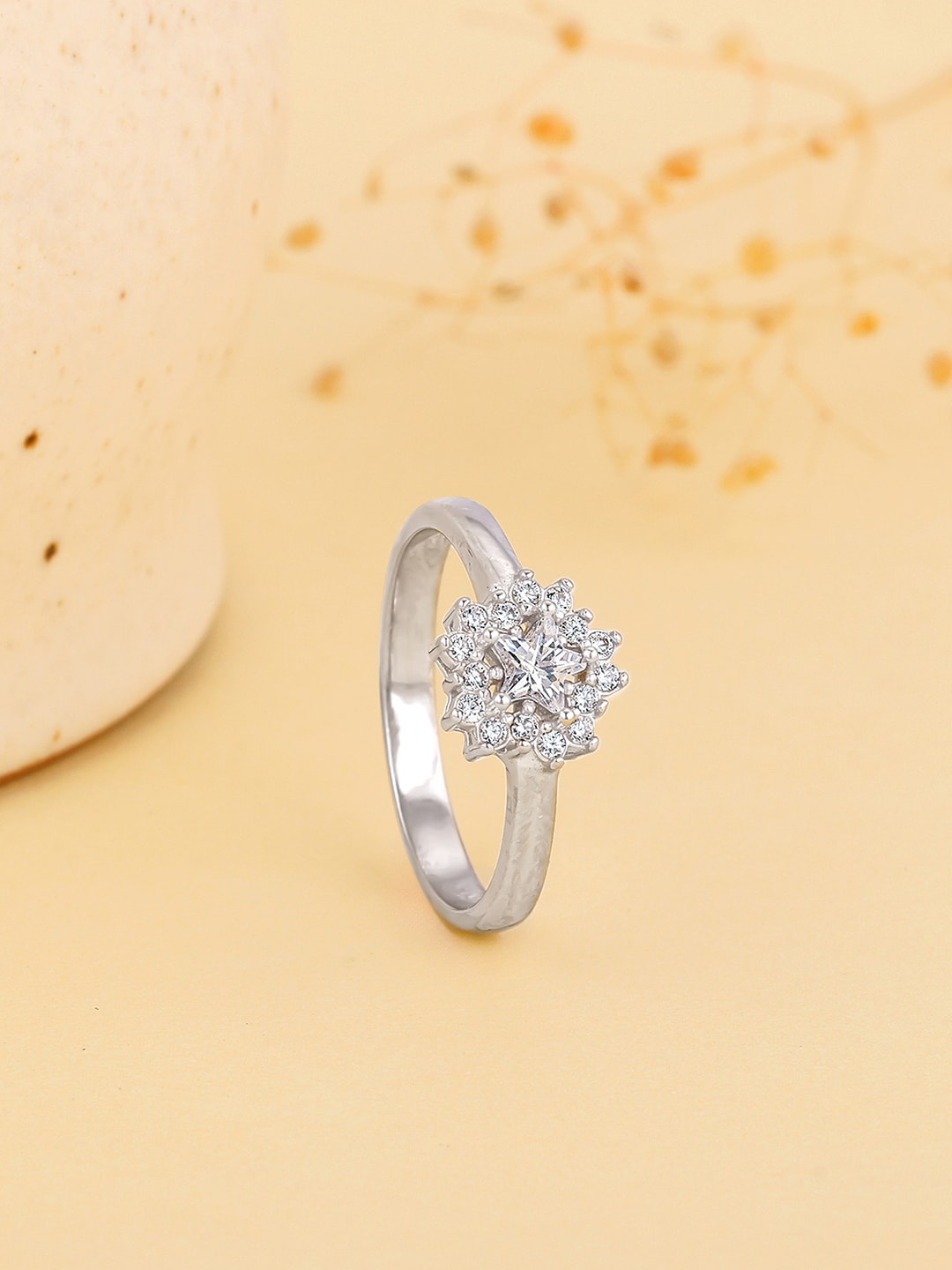 

GIVA 925 Sterling Silver Rhodium-Plated CZ Studded Finger Ring