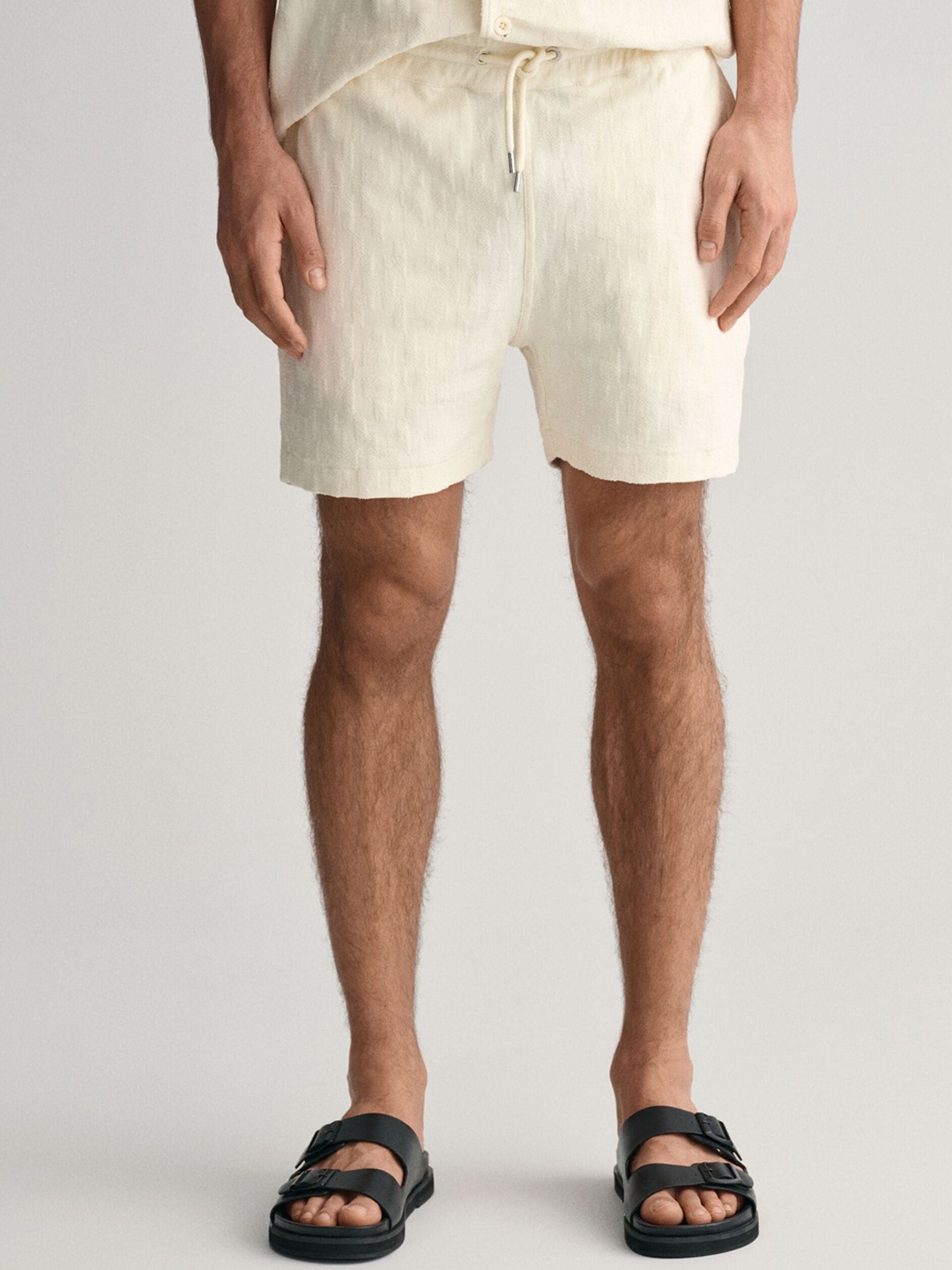 

GANT Solid Mid-Rise Relaxed Fit Shorts, Cream