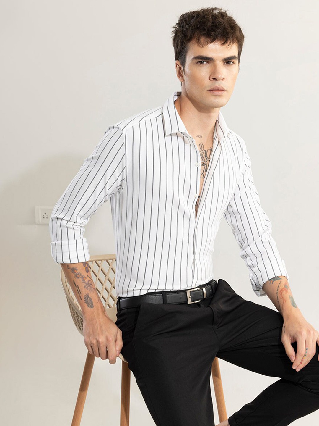 

Snitch White Classic Slim Fit Vertical Striped Spread Collar Cotton Casual Shirt