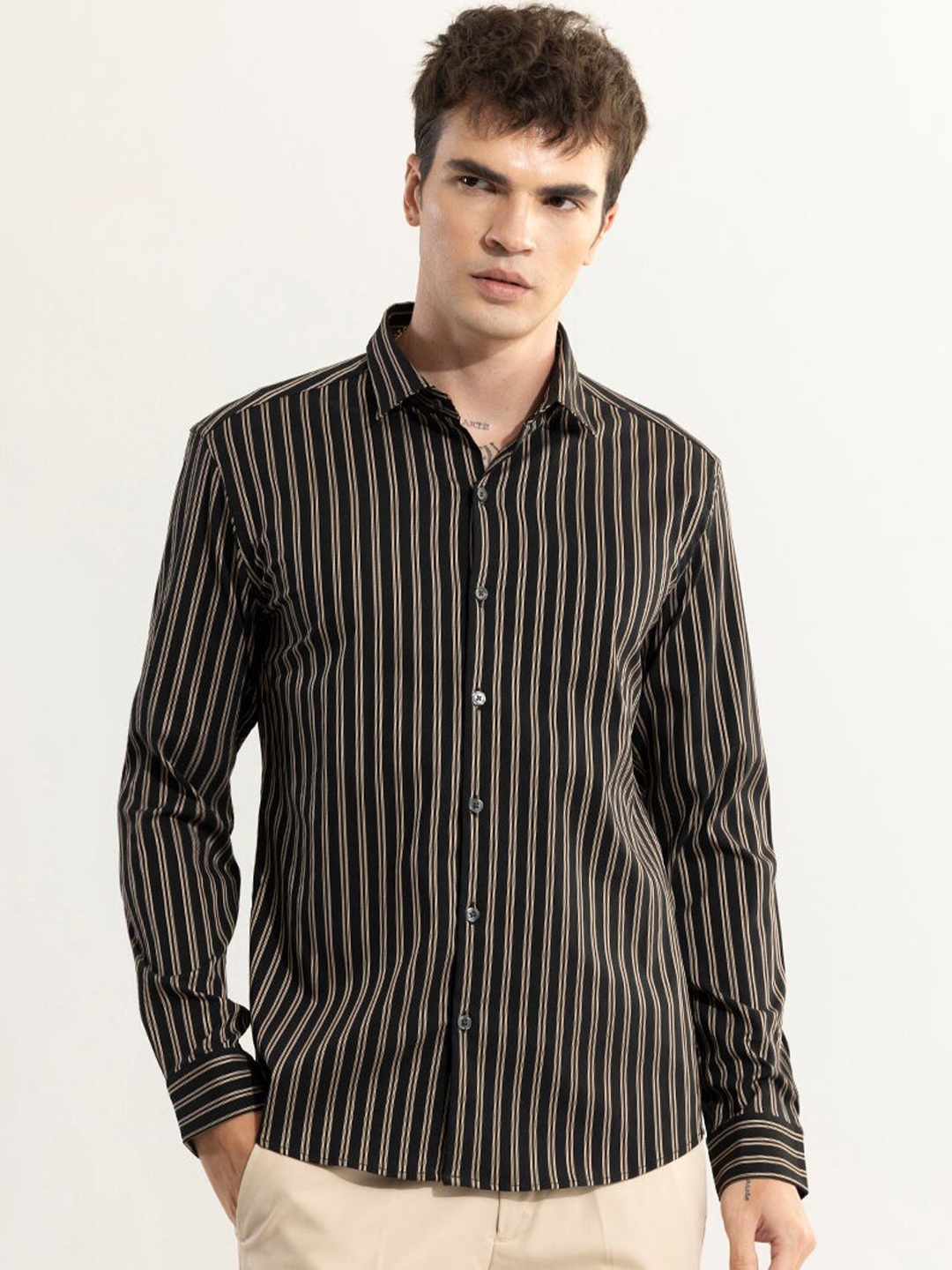 

Snitch Black Classic Slim Fit Vertical Striped Spread Collar Cotton Casual Shirt