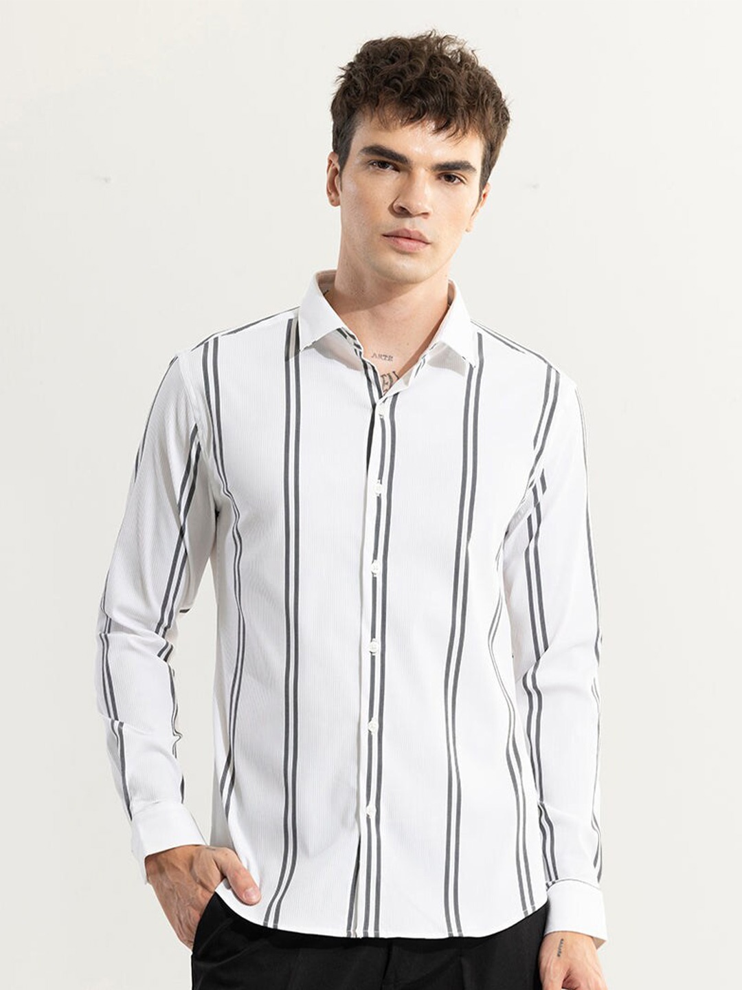 

Snitch White Classic Slim Fit Vertical Striped Spread Collar Cotton Casual Shirt